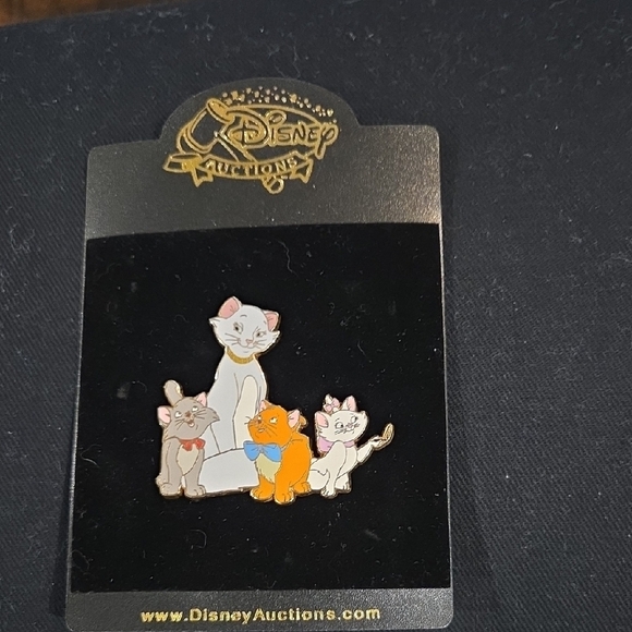 Disney Aristocats Collectible Pin Set -LE 100 Orange, White, Gray *RARE* - Picture 1 of 3